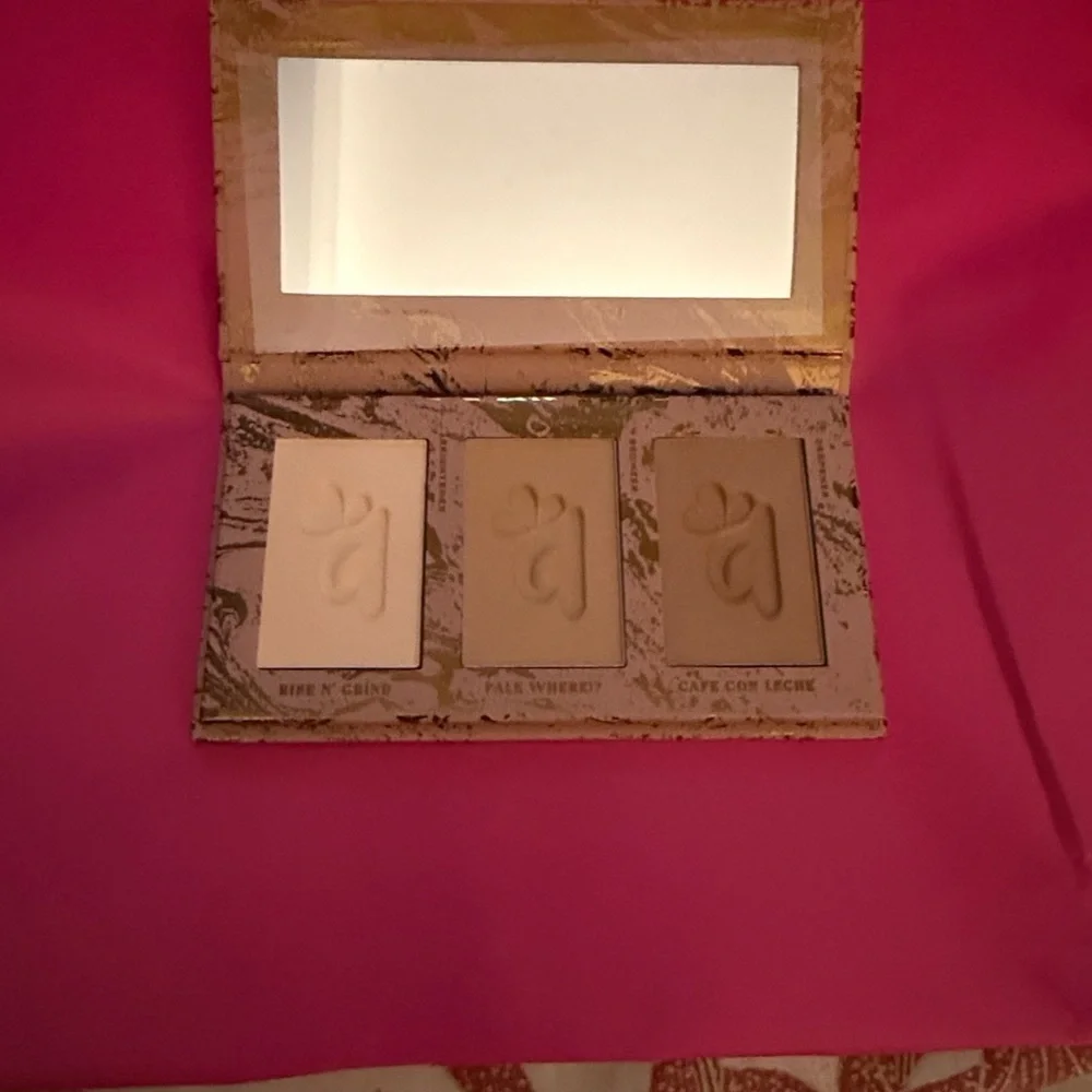 Alamar Bronzer & Contour Palette - Gold and Blue